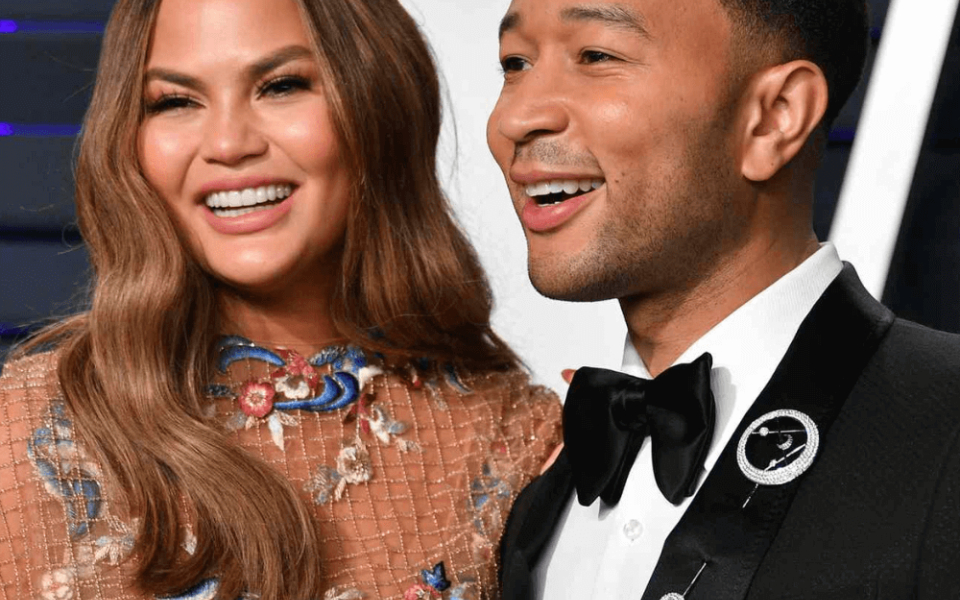 Imagine - chrissy-teigen-a-nascut-cel-de-al-treilea-copil-john-legend-a-facut-anuntul-in-timpul-unui-concert