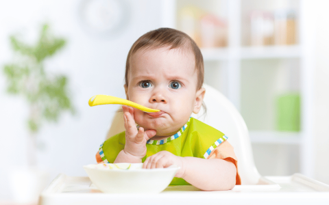 Importanța diversificării alimentației la copii: Primii pași spre o nutriție echilibrată