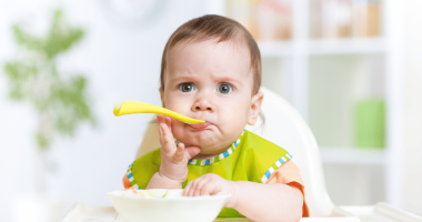 Importanța diversificării alimentației la copii: Primii pași spre o nutriție echilibrată